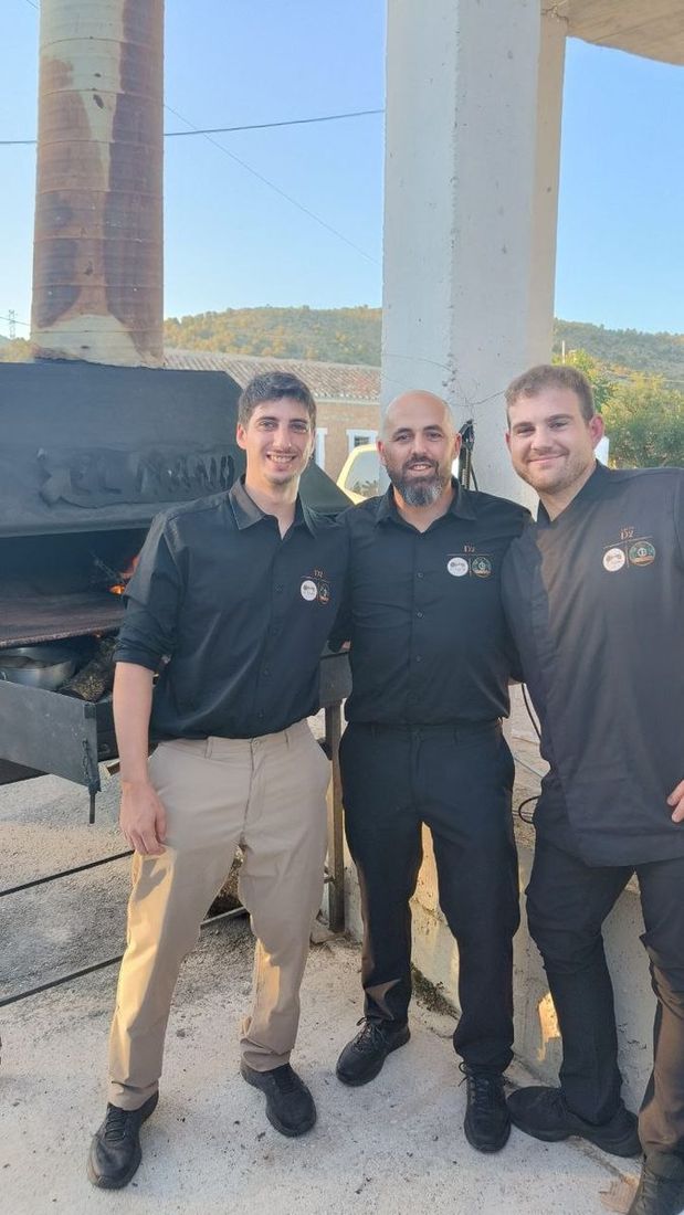 El equipo de Bar Restaurante El Maño